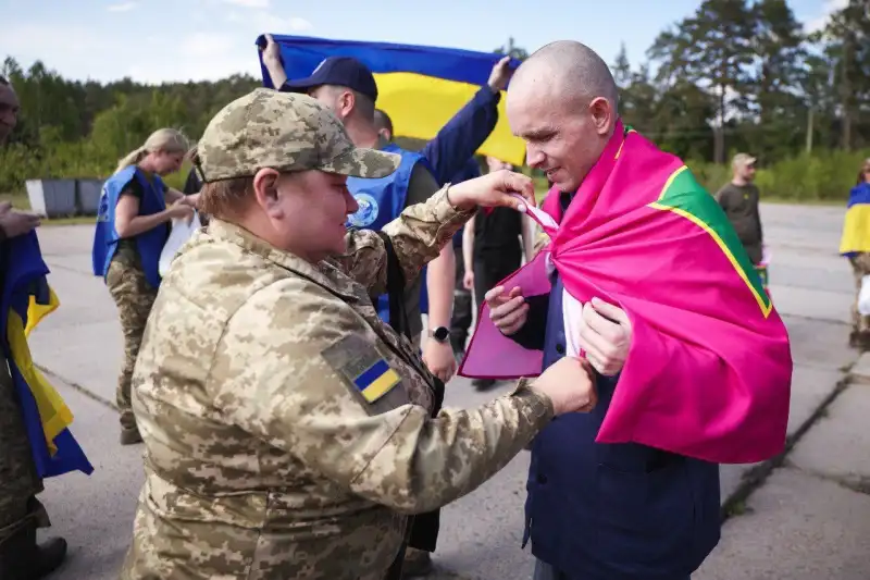 390 українців повернулися з російського полону — перший етап обміну “1000 на 1000” 390 українців повернулися з російського полону — перший етап обміну “1000 на 1000”