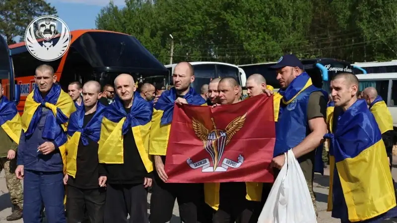 390 українців повернулися з російського полону — перший етап обміну “1000 на 1000” 390 українців повернулися з російського полону — перший етап обміну “1000 на 1000”