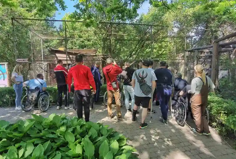 Посмішки, звірі та підтримка: захисники на реабілітації відвідали Рівненський зоопарк Посмішки, звірі та підтримка: захисники на реабілітації відвідали Рівненський зоопарк