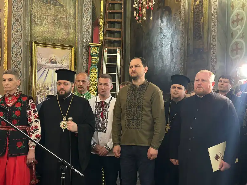 У Рівному відкрили виставку вишиванок полеглих захисників У Рівному відкрили виставку вишиванок полеглих захисників