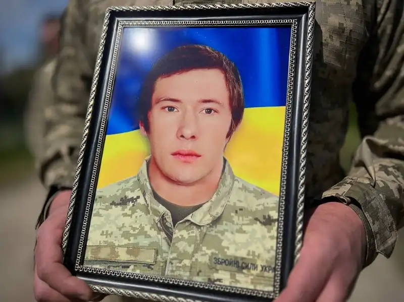Костопіль провів в останню путь полеглого захисника Ярослава Медведчука Костопіль провів в останню путь полеглого захисника Ярослава Медведчука