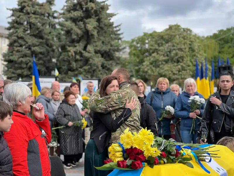 Рівне попрощалося з добровольцем Олександром Кравчуком, який врятував побратима і загинув на війні