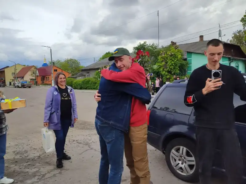Після двох років неволі: на Рівненщину повернувся звільнений з полону військовий
