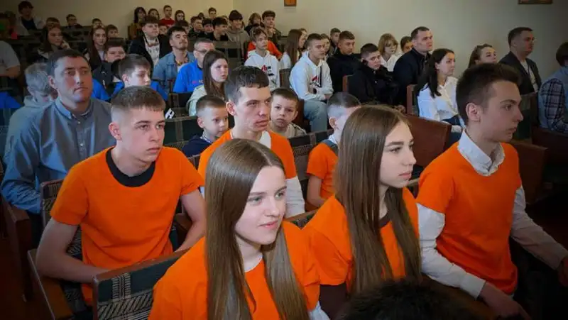 У Клевані відбувся форум «RoboStars»: юні винахідники презентували дрони, розумні будинки й роботів У Клевані відбувся форум «RoboStars»: юні винахідники презентували дрони, розумні будинки й роботів