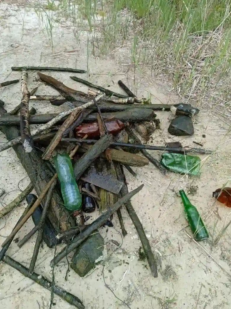 Перед стартом сезону: водолази очищають пляжі Білого озера
