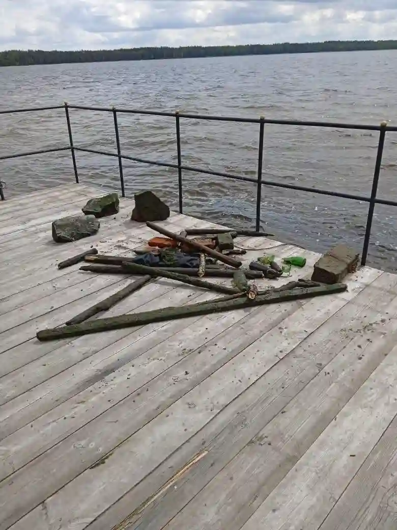 Перед стартом сезону: водолази очищають пляжі Білого озера