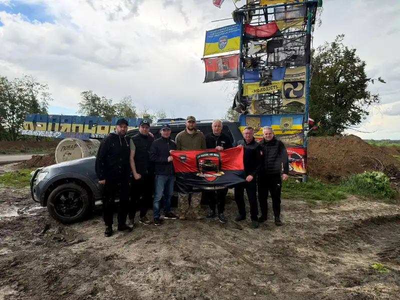 Голова облради Андрій Карауш передав допомогу рівненським військовим на передовій