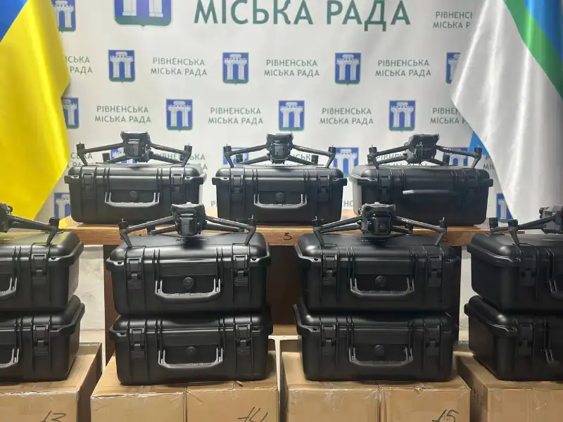 Рівне посилює фронт дронами: військовим передали ще 43 квадрокоптери Рівне посилює фронт дронами: військовим передали ще 43 квадрокоптери