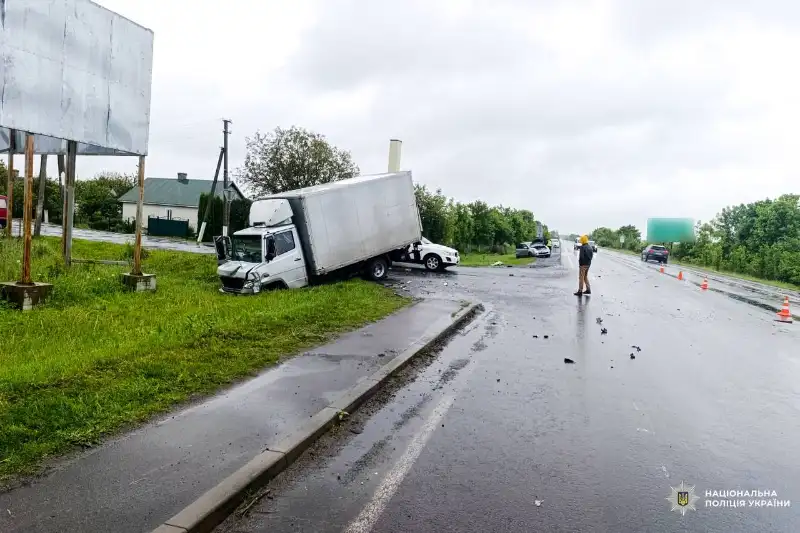 П’яний водій спричинив потрійну ДТП на Рівненщині — загинув пасажир, постраждали діти П’яний водій спричинив потрійну ДТП на Рівненщині — загинув пасажир, постраждали діти