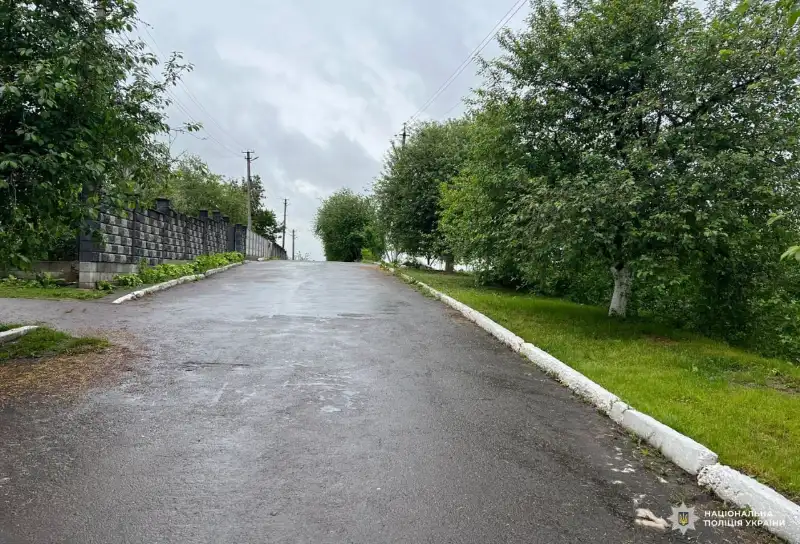 Погрожував підірвати будинок із рідними: на Рівненщині знешкодили чоловіка з гранатою