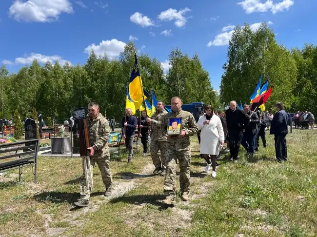 Костопіль провів в останню путь полеглого захисника Ярослава Медведчука Костопіль провів в останню путь полеглого захисника Ярослава Медведчука
