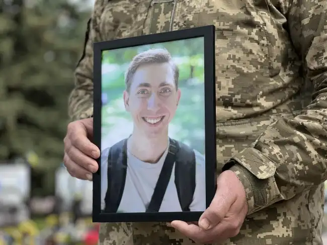 Рівне попрощалося з добровольцем Олександром Кравчуком, який врятував побратима і загинув на війні