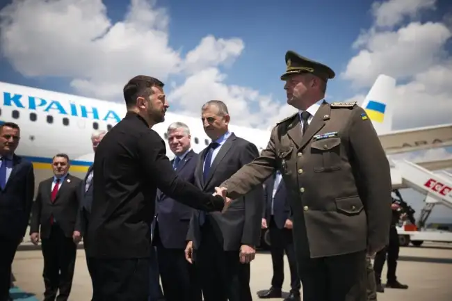 Зеленський: Росія розпочала літній наступ по всій лінії фронту