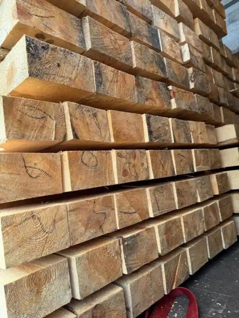 Затримали партію соснових брусів: волинські митники викрили махінації з лісоматеріалами Затримали партію соснових брусів: волинські митники викрили махінації з лісоматеріалами