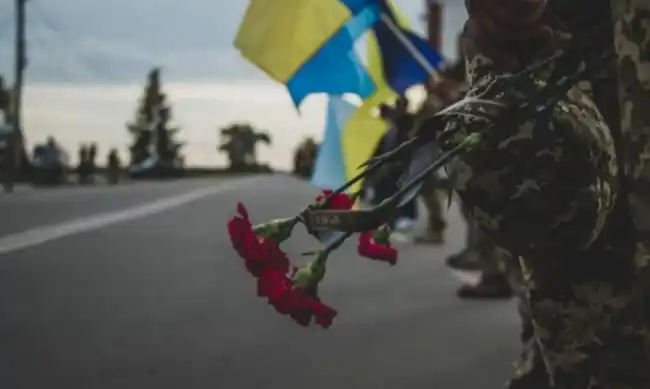 До Рівного прибуває скорботний кортеж із тілом загиблого захисника