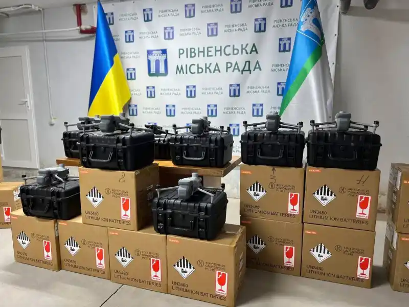Рівненська громада передала військовим дрони та зарядні станції на понад мільйон гривень