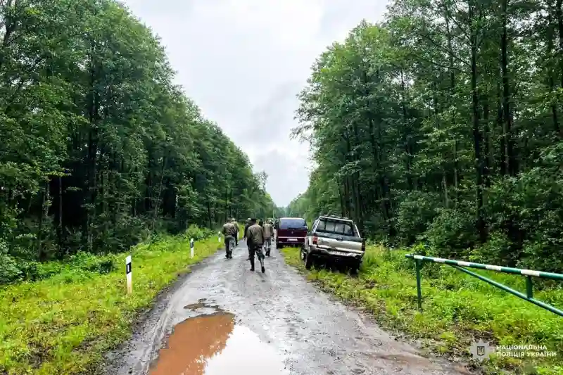 На Рівненщині п’ятий день шукають пенсіонера, який зник у лісі