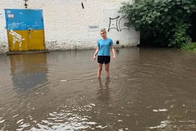 Рівне після зливи: вулиці пішли під воду, нардепка вражена масштабами підтоплення