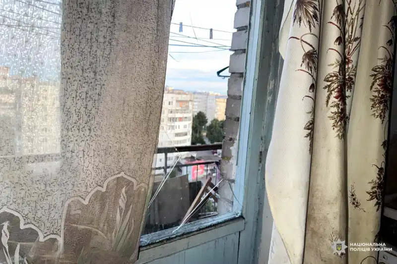 У Рівному після бійки вбивця покинув закривавлене взуття біля будинку У Рівному після бійки вбивця покинув закривавлене взуття біля будинку