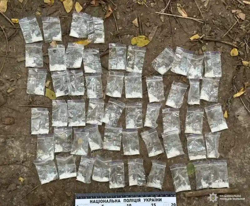 Підліток із Рівного попався з “закладками” на 60 тисяч: показав поліції сховки наркотиків Підліток із Рівного попався з “закладками” на 60 тисяч: показав поліції сховки наркотиків