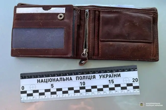 Крадіжка у Волошках: гроші з автомобіля зникли, а згодом «загубилися»