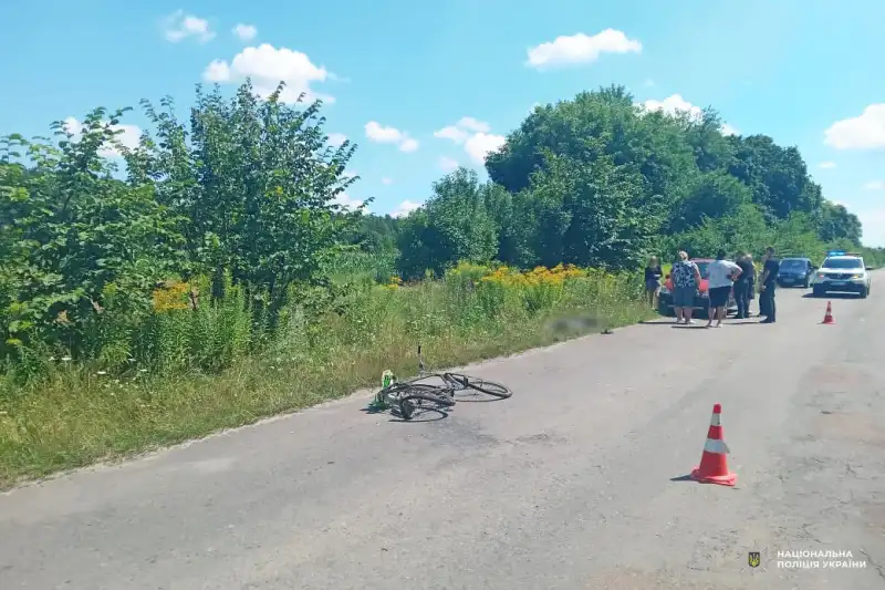 Під колесами легковика на Рівненщині загинув велосипедист Під колесами легковика на Рівненщині загинув велосипедист
