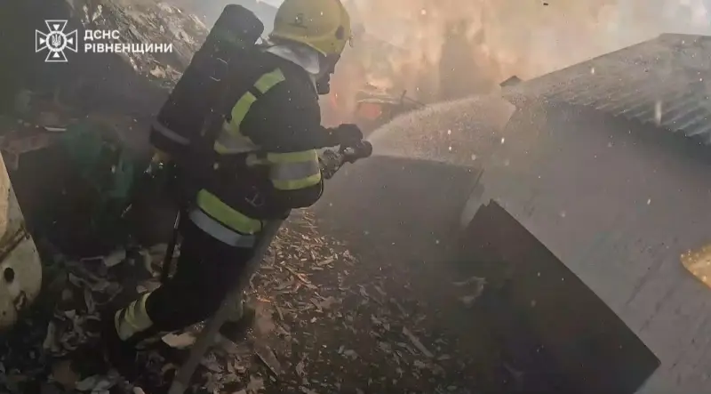 У Сарнах вогонь знищив господарську будівлю разом із дровами та сіном