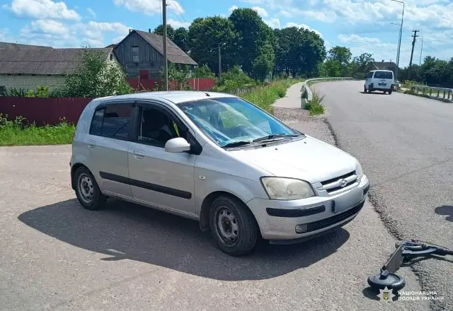 На Рівненщині водійка Hyundai збила двох братів на електросамокаті