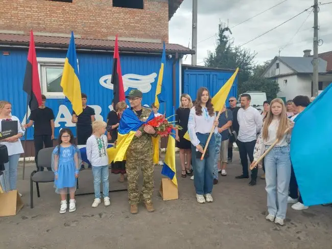 Парамедик з Рівненщини повернувся додому після трьох років полону Парамедик з Рівненщини повернувся додому після трьох років полону